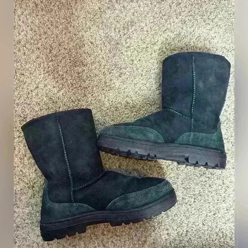 Ugg Australia boots ultra short black size 6 style 5225 vintage women’s Y2K